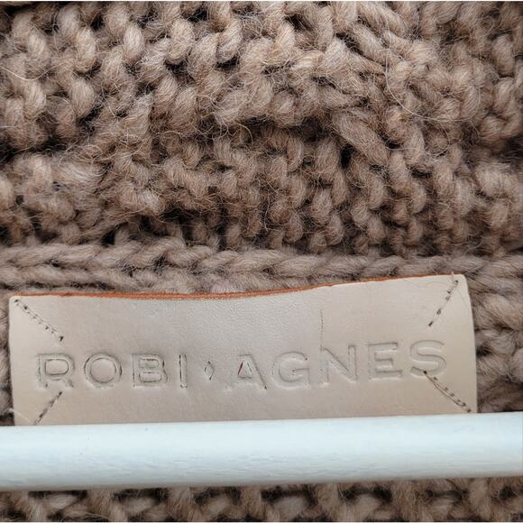 Robi Agnes 'Agnes' Chunky Cozy Oversized Cardigan One Size Sand Tan - Picture 6 of 8